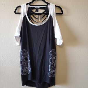 NWT Hot Topic Black & White Cold-Shoulder Sugar Skull Tank